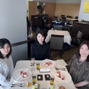 関西JマダムのMaiさんとそよ風さんと桜を観ながらランチ
