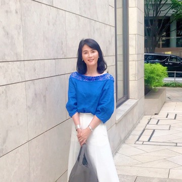 ブルーのリネントップス