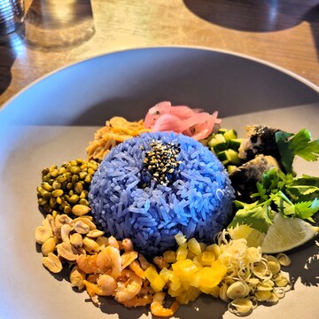 青いご飯に衝撃！