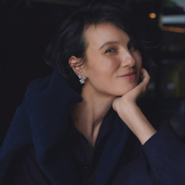 【ダイヤモンドの幸福感】耳もとで咲き誇る蓮の花。ヴァン クリーフ＆アーペルのイヤリング「ロータス」