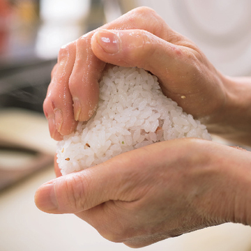 開店後すぐに長蛇の列ができる人気店　ぼんご