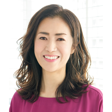 頭皮をケアしながら染める「ハーブマジック」が話題【50代向けヘアカラー最前線】