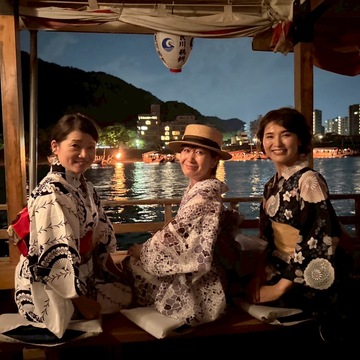 篝火に照らされる幻想的な夜「岐阜・長良川の鵜飼」