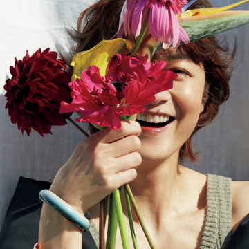 新連載【富岡佳子「おしゃれの冒険の旅」vol.1】未経験の色を開拓する