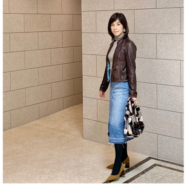 チョコ色レザーで大人カジュアル