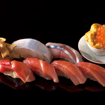 極上の鮨を求めて　海の幸の宝庫 福岡・富山の名店五選