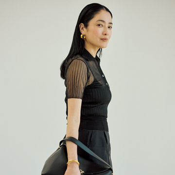 透けと艶(つや)。黒にドラマをもたらす素材選びの妙