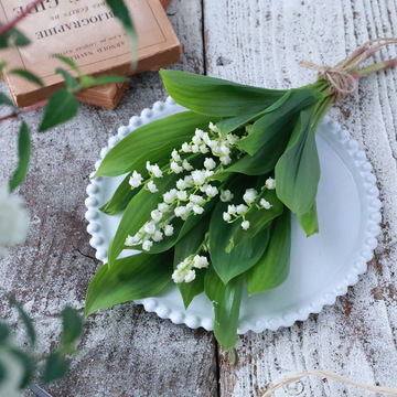 スズランのブーケと Vase d'Avril【四月の花器】