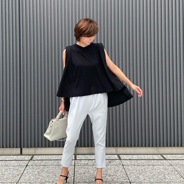 エストネーションで見つけたふんわり黒トップス