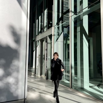 年始はオールブラックで丸の内界隈へ♪