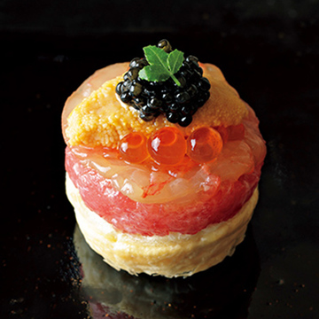 イノベーティブな鮨を味わえる！話題の新店「鮨 こう介」【TOKYO鮨の新名店】