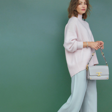 【この秋、本命はリュクスなグレー】着こなしに女らしいツヤを添える“とろみ”パンツがほしい！