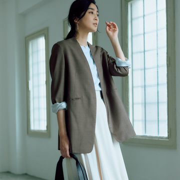 すっきり軽やかな「額縁ジャケット」、初秋のはおりやアウター感覚で着こなして