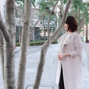 冬色コートでカジュアルな「手ぶらコーデ」