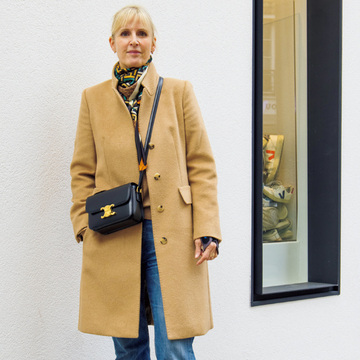 ボリュームある「巻きもの」がスタイルアップに貢献！【パリマダムの冬スタイルSNAP】