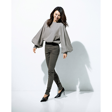 グレージュコーデで新鮮＆自分らしく！【雨宮塔子のファッションスタイル】