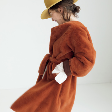 ＜2018-2019年秋冬＞大人気のエコファーコート、50代ならこう着こなす！