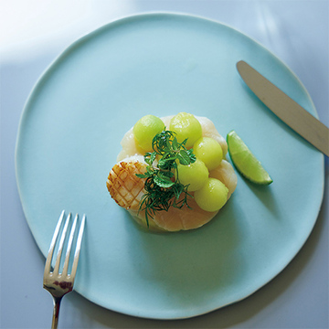 【メロンとその贅沢な時間】シャンパーニュに合う「メロンと帆立のセビーチェ」レシピ