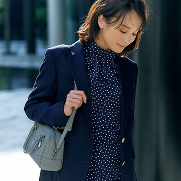 春の定番「ネイビージャケット」をセンス良く着こなすには？