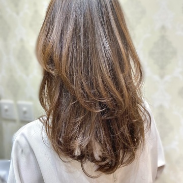 春のアラフィーロングヘア