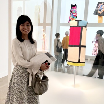 モードでお洒落♪お得で素敵な限定バッグも買えちゃうイブ・サンローラン展&六本木でテラスランチ