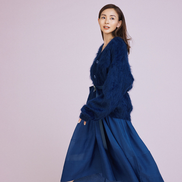 【大人の秋は“しゃれ顔”ローファーで始める】マノロ ブラニクのほっそりローファーでエレガントに