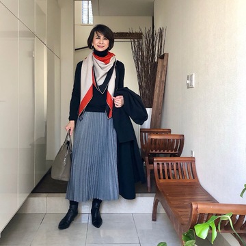 プリーツスカート、シンプルコーデ