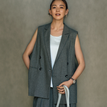 【大人のノースリーブ】切れ味のあるジレをポイントにマニッシュなドレスアップコーデが完成