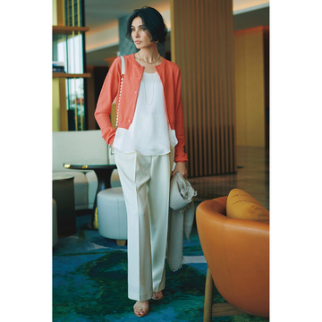 発色のいいショート丈カーディガンでスタイルアップを実現！最高気温32℃｜8/11(金)【50代の毎日コーデ】