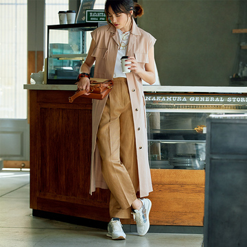 【50代のスニーカー実例集】どんなパンツにも合う定番スニーカーで大人の抜け感を