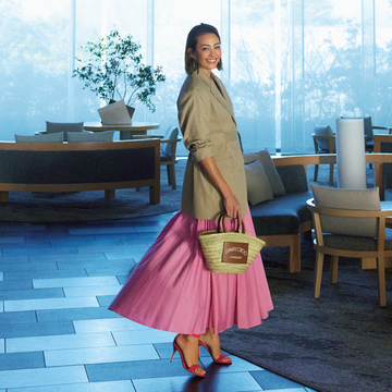 【きれい色ボリュームスカートコーデ】明るい青みピンクのボリュームスカートにワクワク感が高まる！