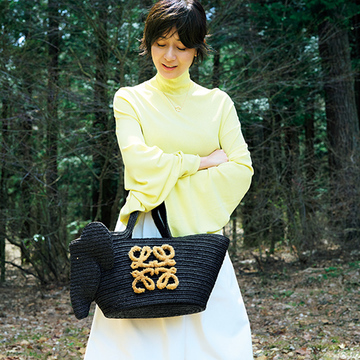 「ロエベ」のかごバッグはユニークなデザインで夏おしゃれを盛り上げる！【富岡佳子のリュクスなかごバッグ】