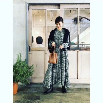 小花柄ワンピで、市場内ディープcafeへ♩