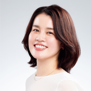 大人の髪悩み「うねり」や「広がり」におすすめのセルフケアとは？【エクラ美髪プロジェクト】