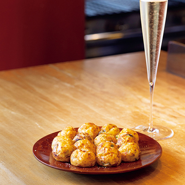 “だしの大阪”ならではのおいしさ！たこやきとシャンパーニュのマリアージュが楽しめる『たこりき』【オトナの大阪 食道楽案内】