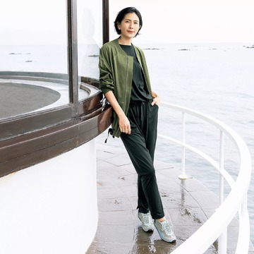 スタイリスト地曳いく子さんが提案！「COGTHEBIGSMOKE」のMA-1とジャンプスーツで春をスタート