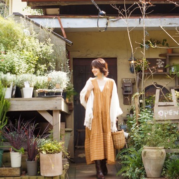 リラックススタイルで近所の草花屋さんへ