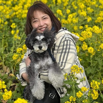 菜の花畑とコロニアル風ホテルへ