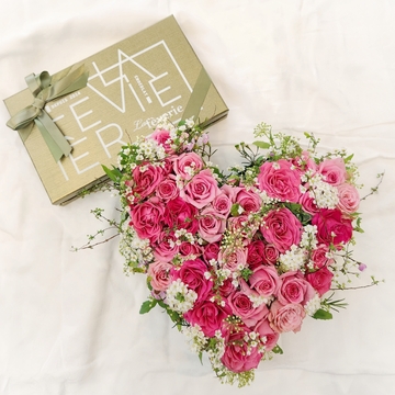 バレンタインはハート型の手作りフラワーアレンジメントで🌹