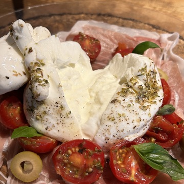 ブッラータチーズが美味しいチーズ専門店"Latteria BeBè Kamakura"へ【べべ 鎌倉】