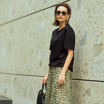 【村山佳世子さんの着こなしアイディア】くすみ色の小花柄スカートが“変わり映え”させるキーアイテムに！