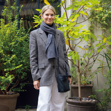 パリマダムは「グレー」で優しさと品格を漂わせる！【パリマダムの冬スタイルSNAP】