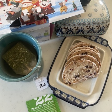 この時期のお楽しみ♡シュトレンの食べ比べを楽しんでいます