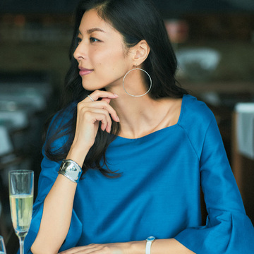 ＂華やかさ、品格、信頼感＂を一枚で表現する、会食向きブラウス　五選