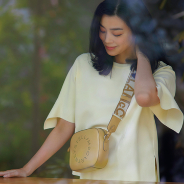 ステラ マッカートニーのクロスボディバッグで初夏の装いにこなれたカジュアル感を