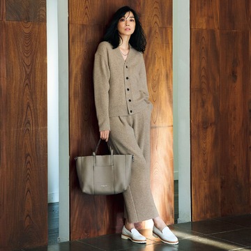 品のよさとリラックス感が魅力！「ATON」ウールカシミヤシルクカーディガン＆ニットパンツ