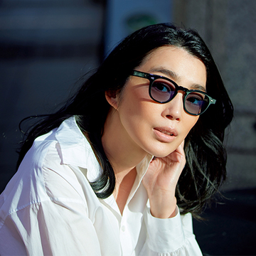 マスクに合わせるサングラス、淡色レンズなら怪しくならない！【サングラスにまつわるQ＆A】