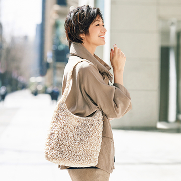 「アンテプリマ」のモダンなクラフトワークに心ときめく。大好きなアイコンバッグと一緒に街へ、旅へ