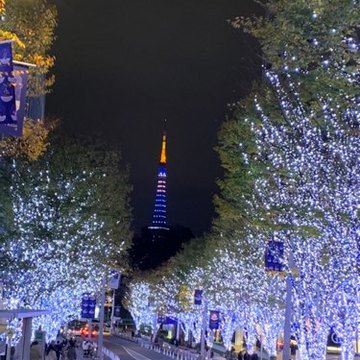 日本応援カラーの東京タワー