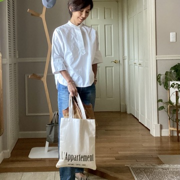 大人のロゴトート×シンプルカジュアル